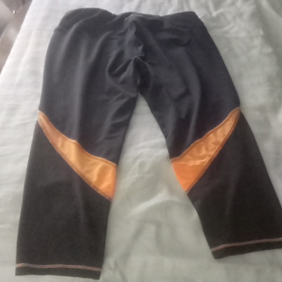 Clothes - Picture 4 of 4